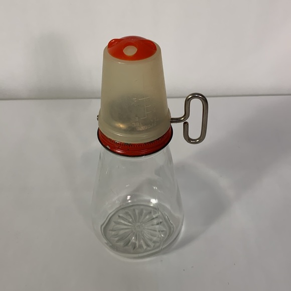 Vintage Glass Nut Spice Red Grinder Turnkey with Plastic Measuring Cup Lid - Picture 3 of 10